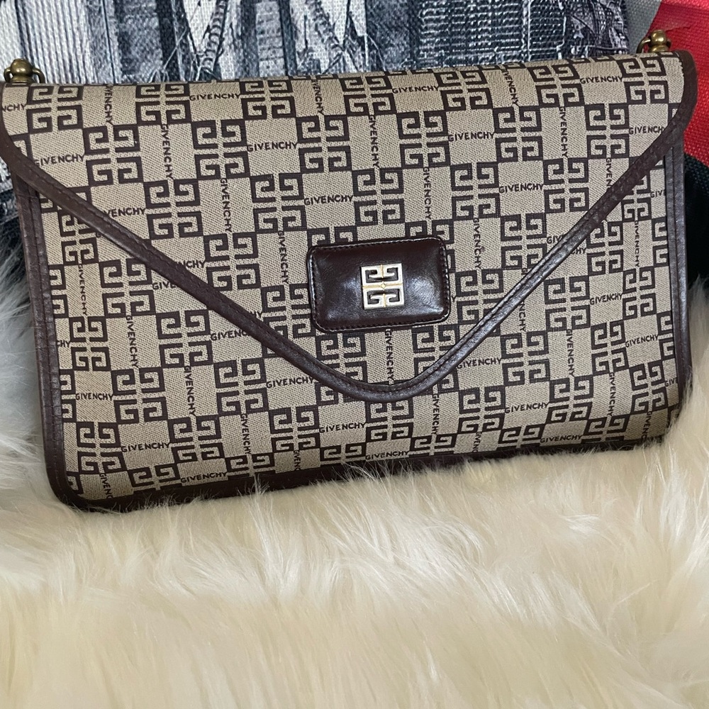 Givenchy clucth